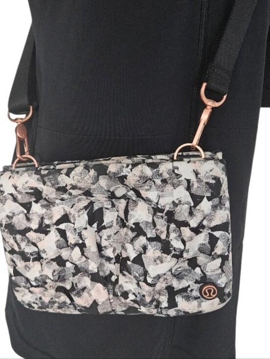 amazon patagonia duffel bag Watch Is the Black Hole 40L a good carry on bag? on Live Style ID:B clouds love School Backpacks you can fix the feeding tube